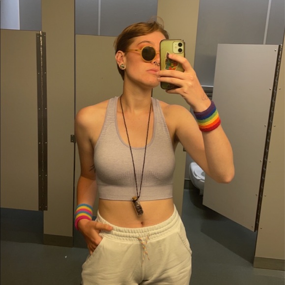 Meet your Posher, Liz - Picture 3 of 8